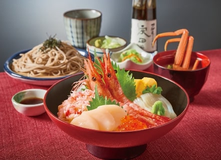 サガミ「北海道と北のめぐみ丼(かに汁付)と麺」