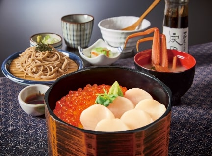 サガミ「北海道産いくらとほたて丼(かに汁付)と麺」