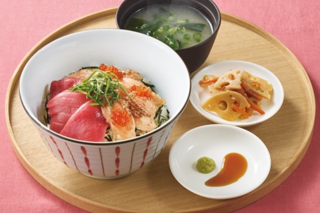 ジョナサン「炙り鮭ハラスといくら、本まぐろの三色丼(みそ汁・惣菜つき)」