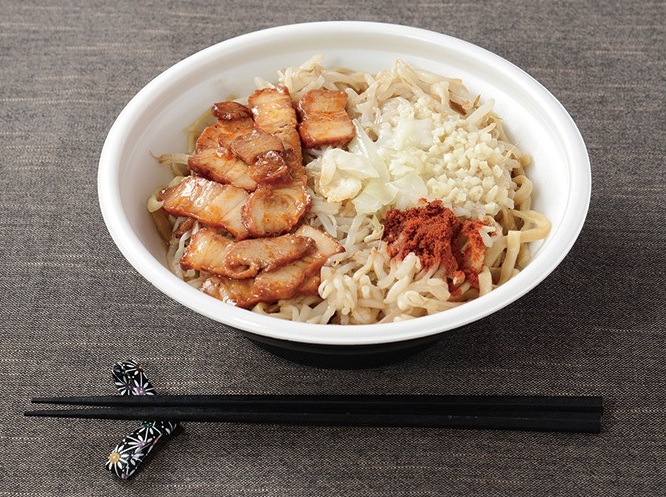 ローソン「旨辛!満腹濃厚豚ラーメン」