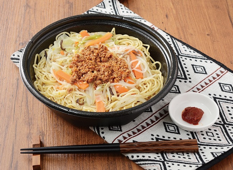ローソン「にんにく辛旨焼そば」
