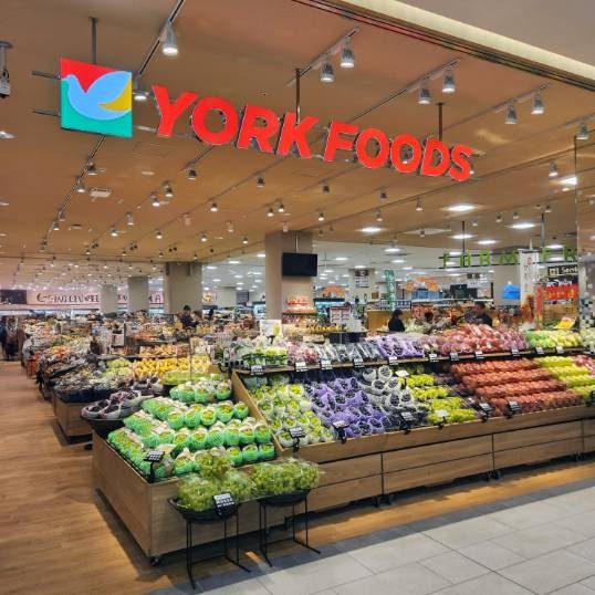「ヨークフーズMARK IS葛飾かなまち店」入口