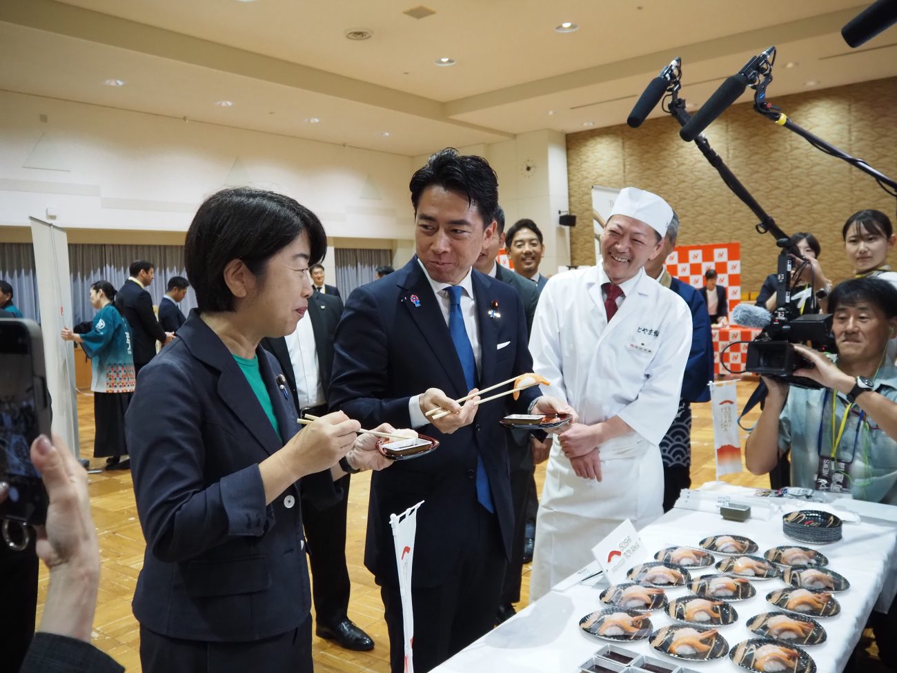 コメ加工品試食会の様子