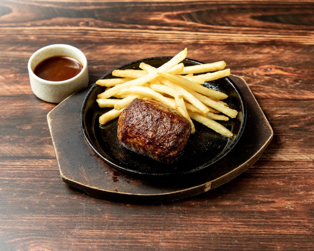 がブリチキン。「牛100%ハンバーグ」