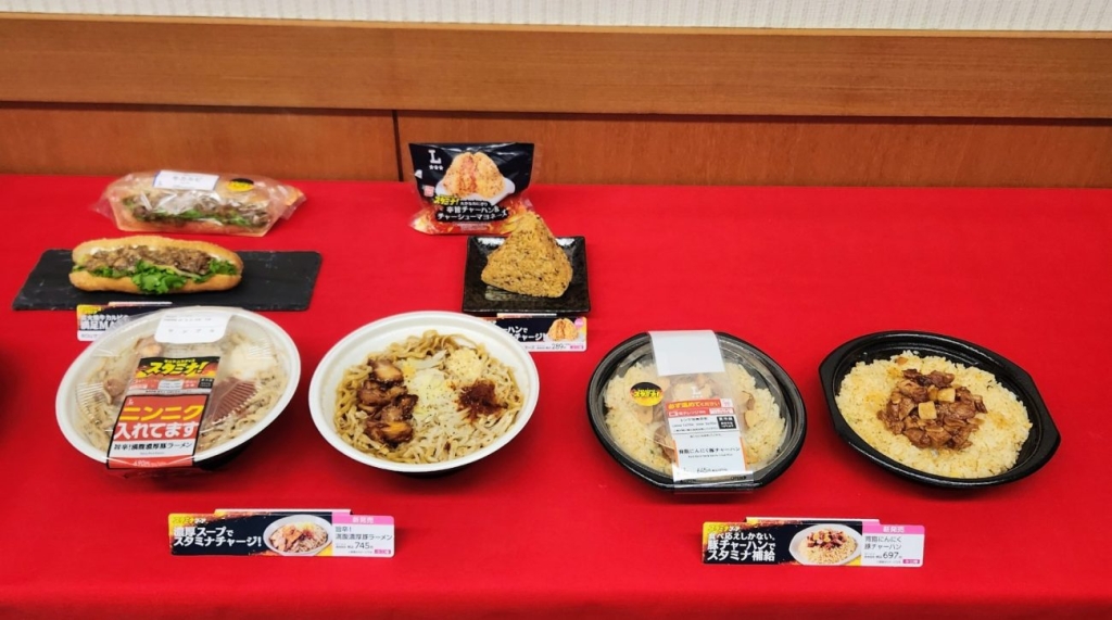 ローソン 満腹濃厚豚ラーメンや背脂にんにく豚チャーハンなど