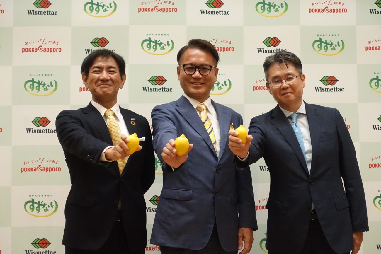(左から)ポッカサッポロ佐藤社長、新会社LEMONITY社長を務める鈴生の鈴木社長、西本WismettacHDの新開COO