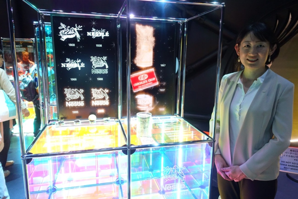 ネスレのブースを紹介するコーポレートアフェアーズ統括部長の嘉納さん