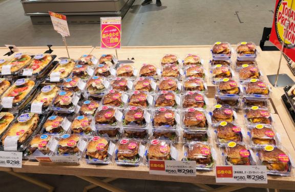 ヤオコーまるひろ上尾SC店 ランチ需要にハンバーガーなど