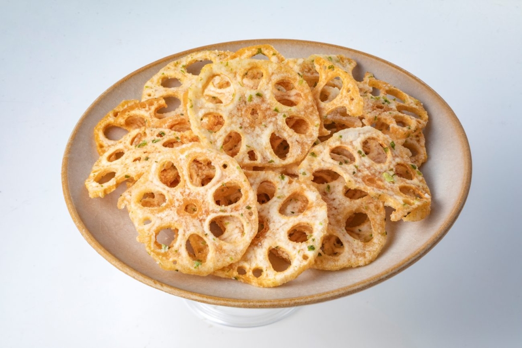 セブン‐イレブン「レンコンのり塩チップ」盛り付けイメージ