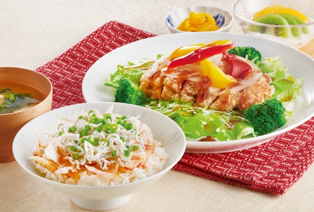 ジョイフル「野菜たっぷりチキンの竜田揚げと釜揚げしらす丼」