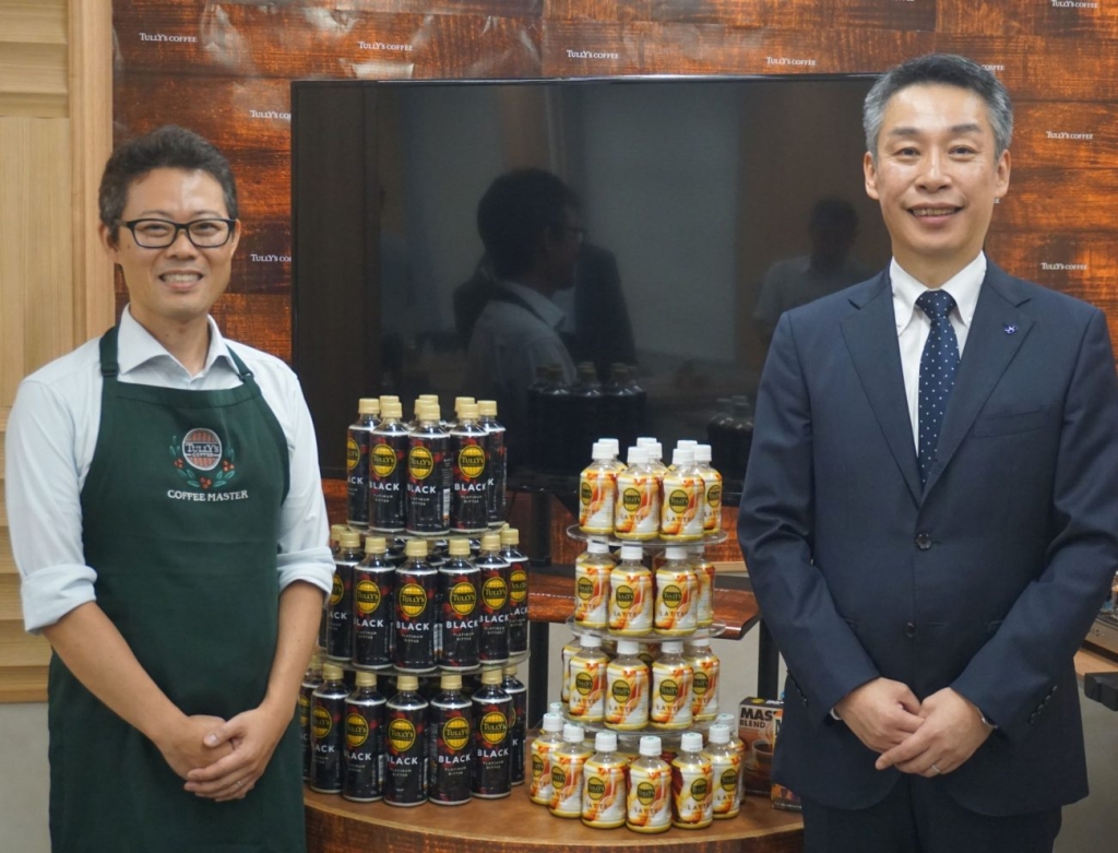 伊藤園マーケティング本部の川田さん（左）と相澤マネジャー