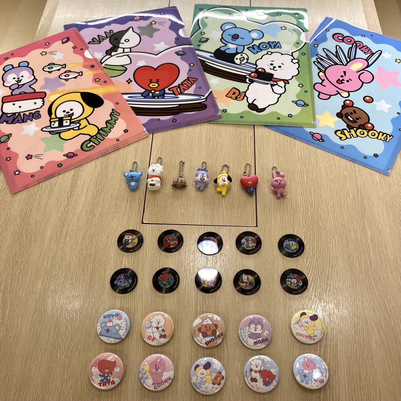 「くら寿司」×「BT21」タイアップオリジナルグッズ