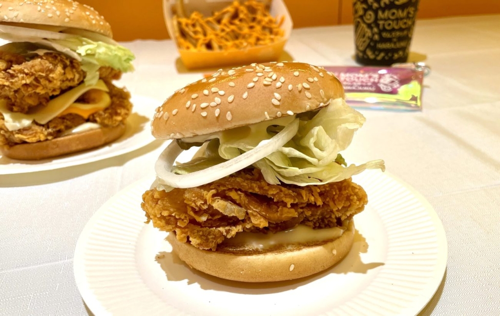 マムズタッチ看板メニュー「サイバーガー」