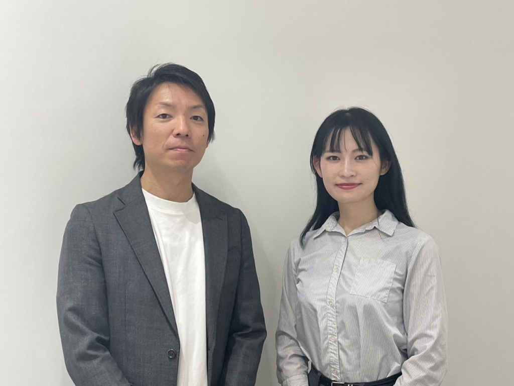 モランボン 開発本部マーケティング開発部の山畑幸助課長、同コミュニケーション開発部の白川麻香氏