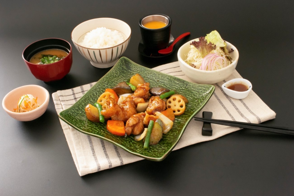 大戸屋「鶏と野菜の黒酢あん」