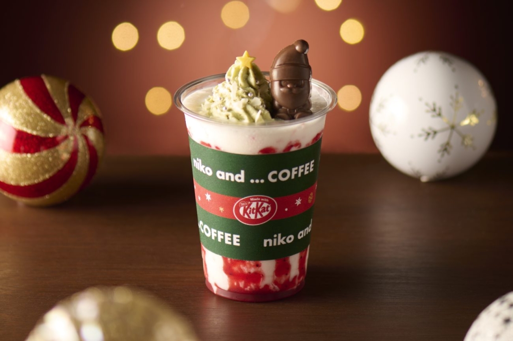 ストロベリーバニラスムージーMade with KITKAT® ホリデイサンタ