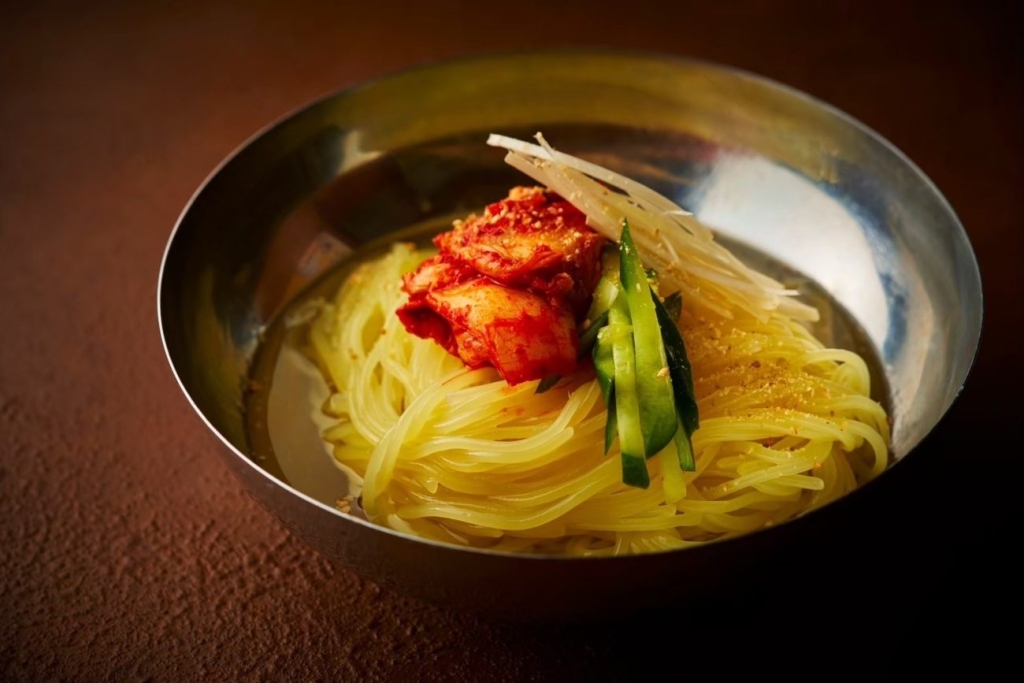 人気メニューが半額で食べられる