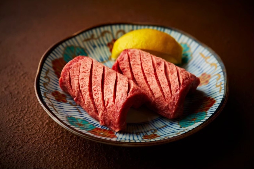 人気メニューが半額で食べられる