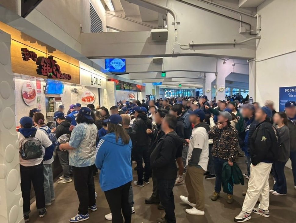 「築地銀だこ・ドジャー・スタジアム店」の様子