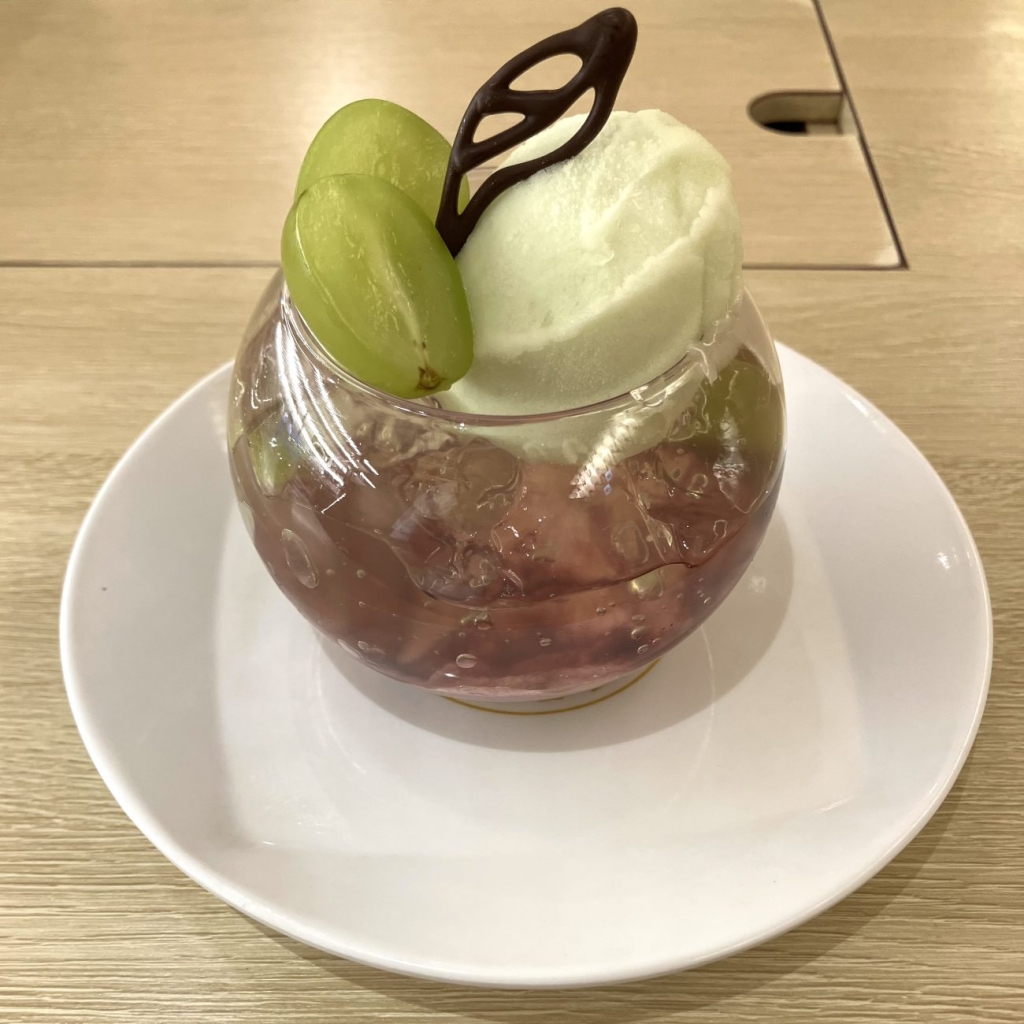 エメラルドマスカットパフェ