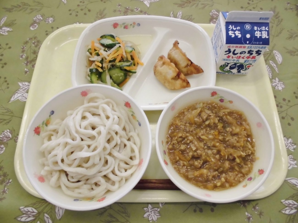 小林栄養教諭作成「中国料理を取り入れた給食」