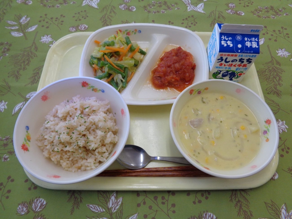 小林栄養教諭作成「コロンビア料理を取り入れた給食」