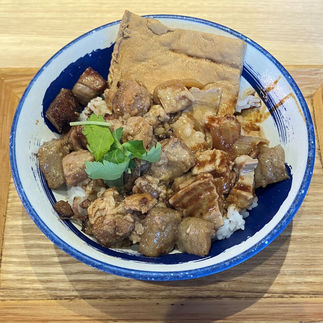 肉めし岡もと「肉ホル丼」