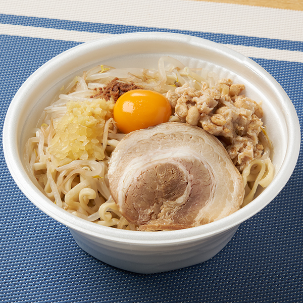 ファミマ「頑者監修 背脂マシマシ魚介豚骨まぜそば」