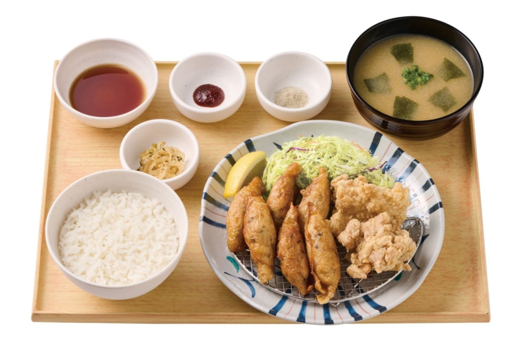 やよい軒「鶏皮餃子と鶏竜田揚げの定食(鶏皮餃子6個・鶏竜田揚げ2個)」