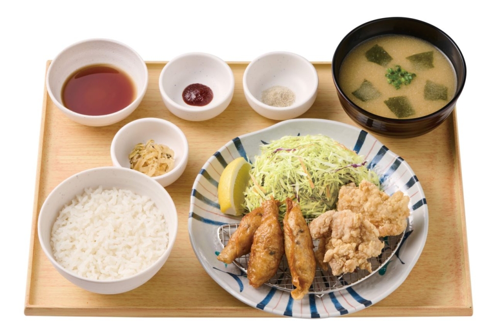 やよい軒「鶏皮餃子と鶏竜田揚げの定食(鶏皮餃子3個・鶏竜田揚げ2個)」