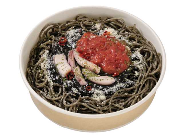 セブン‐イレブン「ヤミ闇やみつき イカ墨パスタ」