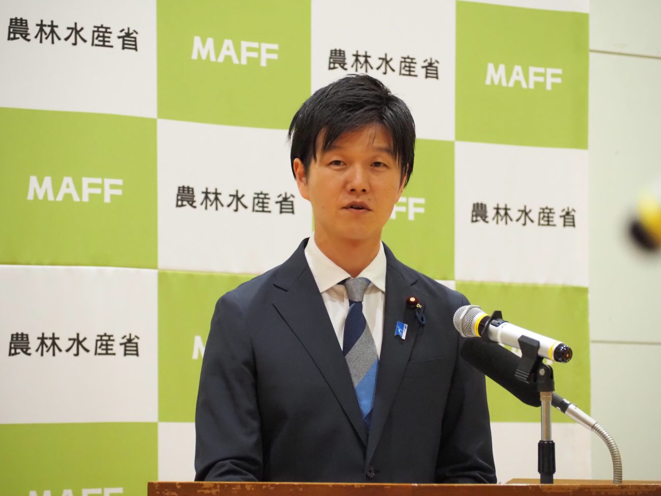 鈴木憲和氏