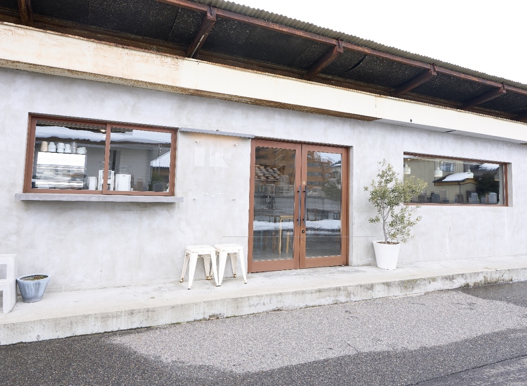 『編むと紡ぐ』店舗外観