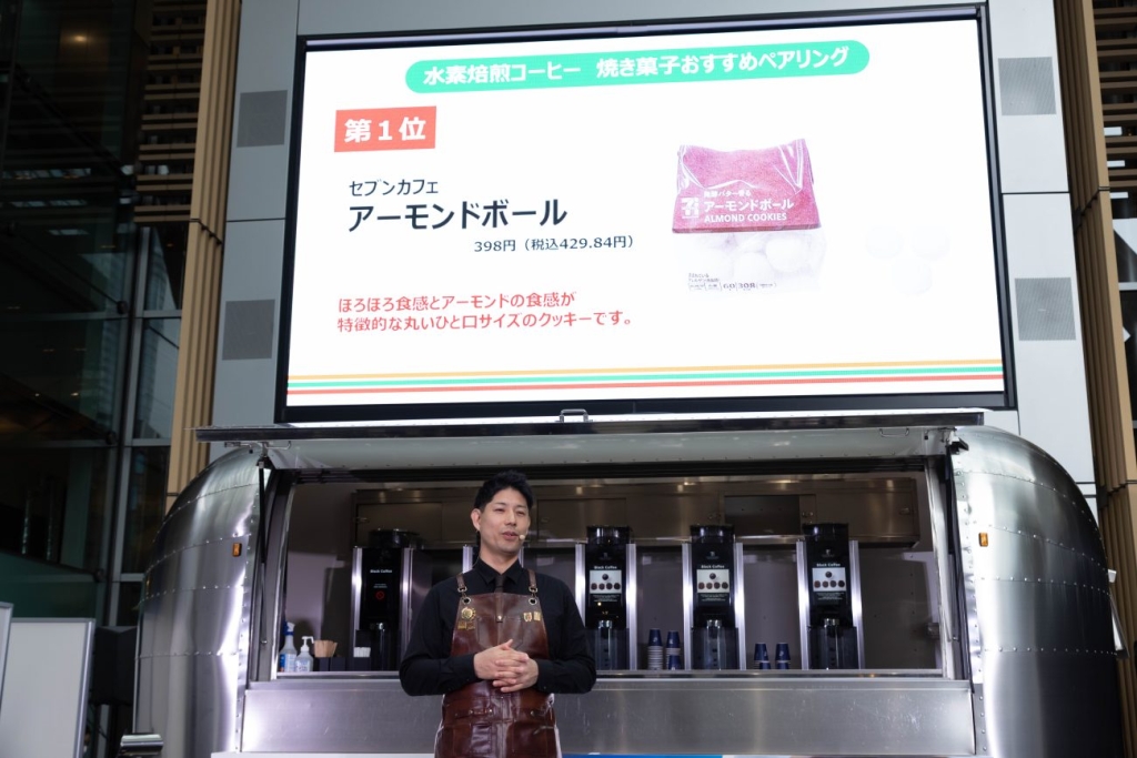 UCCコーヒーアカデミー専任講師の土井克朗氏は味わいの特徴やフードペアリングを紹介