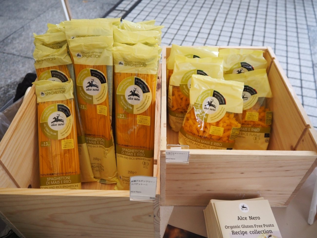 有機グルテンフリー・パスタの新商品(左からスパゲットーニとフジッリ)