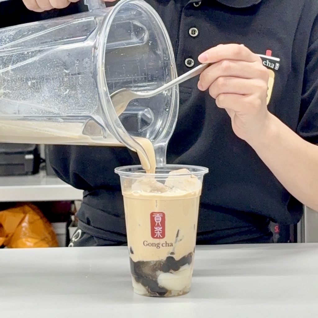 ブラックミルクティーに豆花とパールを組み合わせた