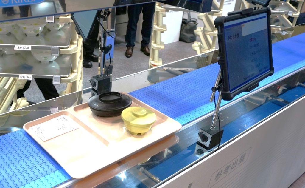 献立データ活用で誤配膳を予防するトレイメイクシステム(AIHO)