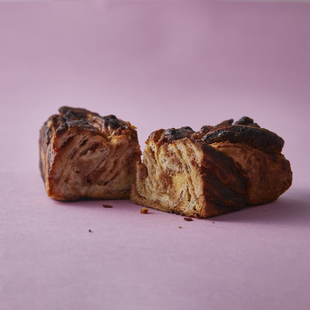 エルビスバブカ(ピーナッツバター・バナナペースト・イチゴジャム・ベーコン)