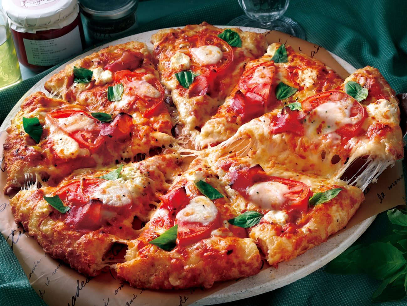 生ハムの贅沢マルゲリータ ～トマトクリーム仕立て～