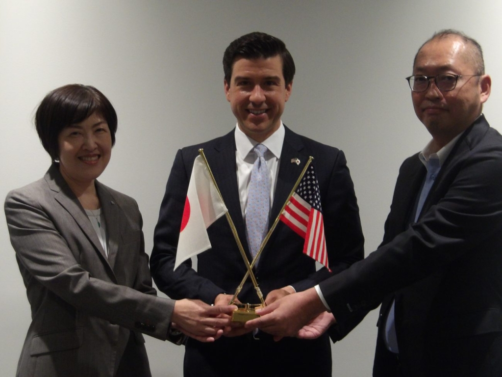和瀬田純子氏(写真左)、ルーク・リンドバーグ氏(写真中央)、西山英樹氏(写真右)