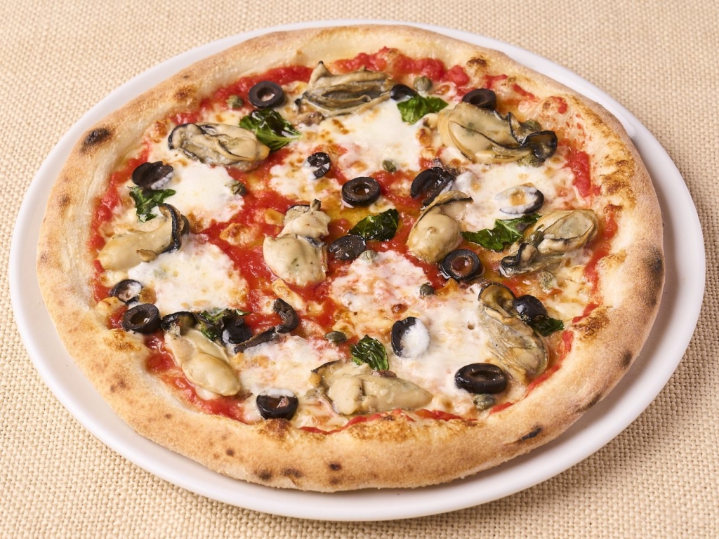 「牡蠣とスカモルツァチーズのピッツァ」