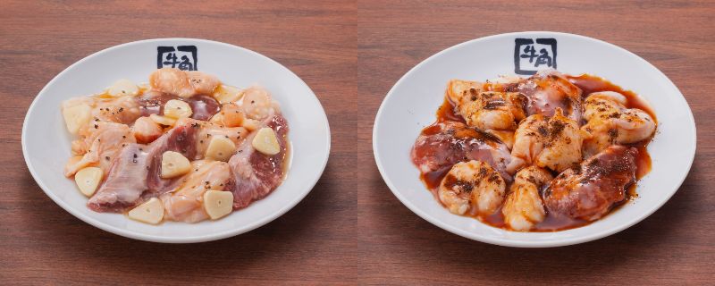 選べるホルモン盛り「白MIX」(左)と「黒MIX」