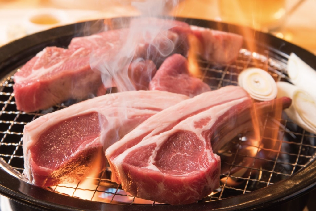 網焼きはラム本来の旨味がダイレクトに味わえる