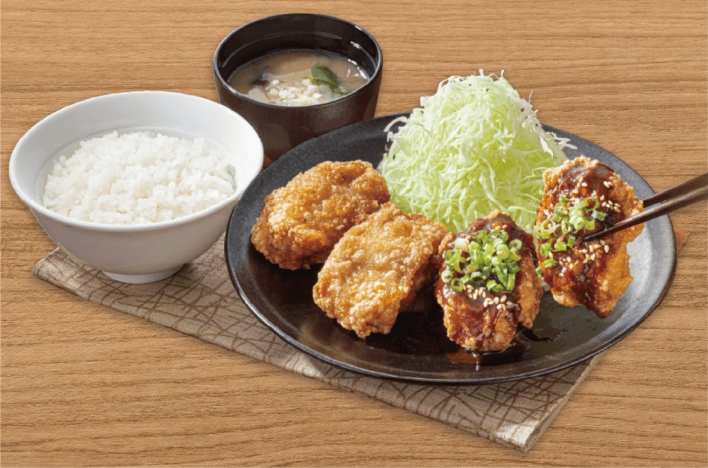 「濃厚味噌のコク旨広がる合盛り定食」(から揚げ4個)