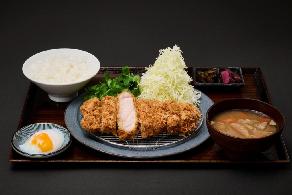 「庄内豚の厚切りロースカツ定食」