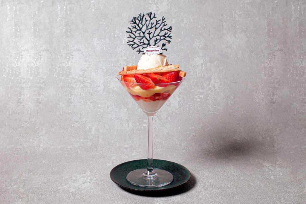 苺のナポレオンパフェ