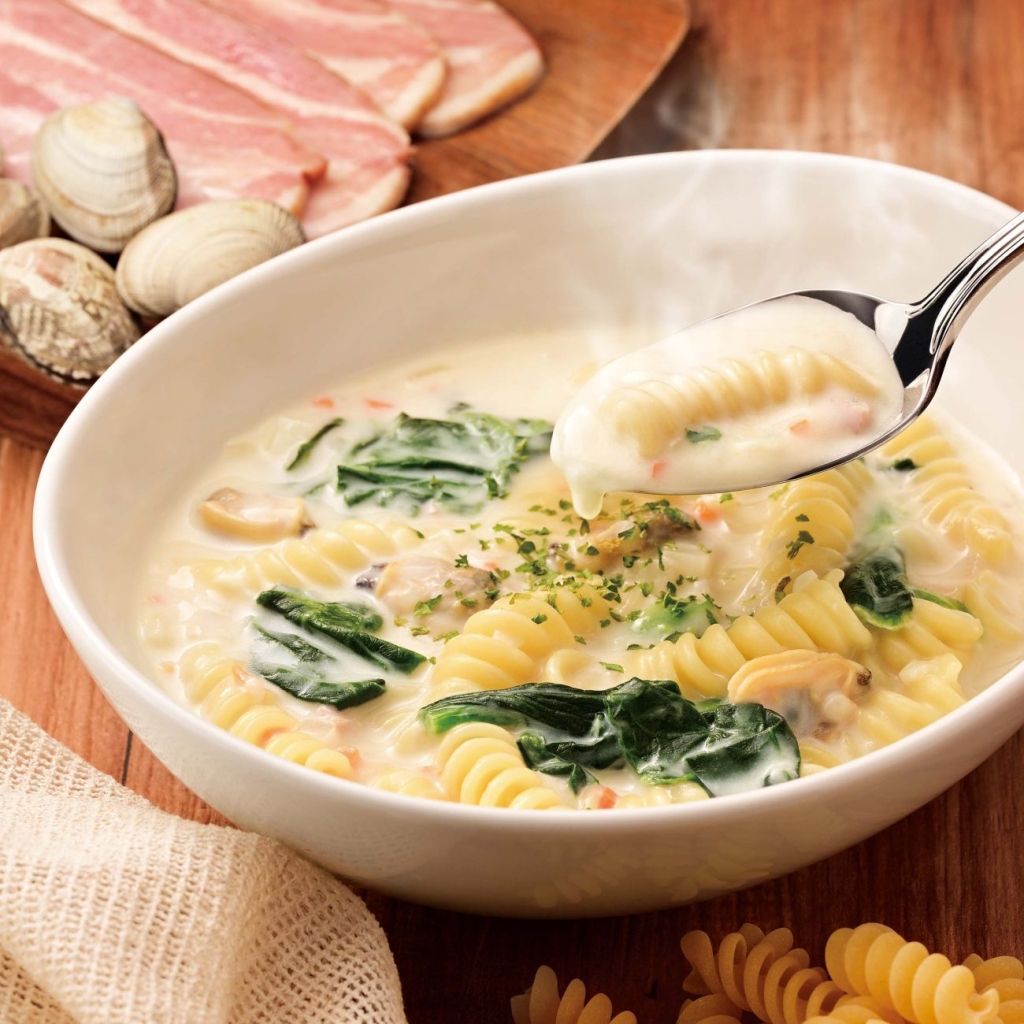 「アサリとほうれん草のクラムチャウダー仕立て」