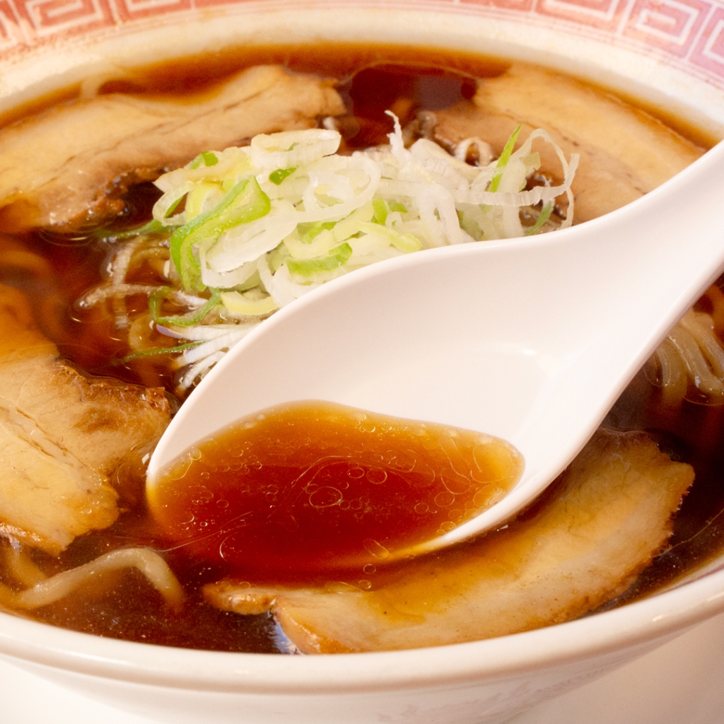 しっかりとした旨みとコクが感じられるスープ