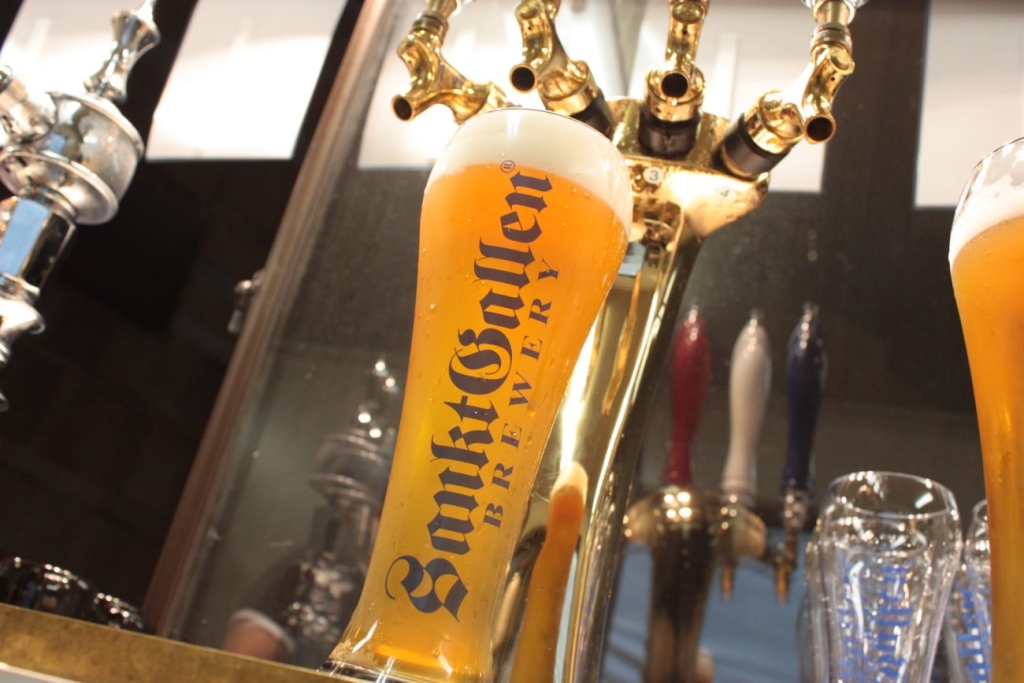 ヴァイツェン専用グラスに注いだヴァイツェン