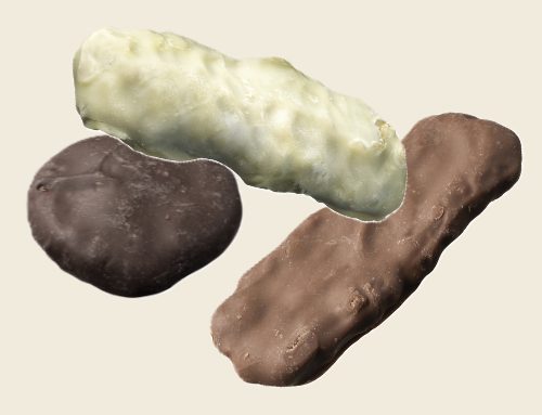 左上から時計回り「抹茶あられ」「ミルクチョコレートあられ」「ダークチョコレートせんべい」